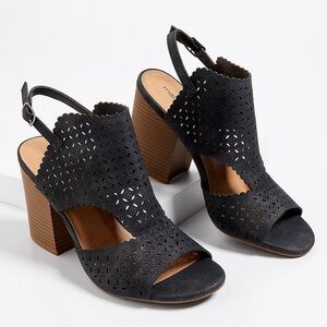 MAURICES Emilia Perforated Chunky Block Heel Open Toe Black Sandals Shoes 11